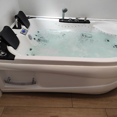 Apartamentos De La Haya & Suite Con Jacuzzi, Junto Al Teatro Romano Mérida Exterior foto